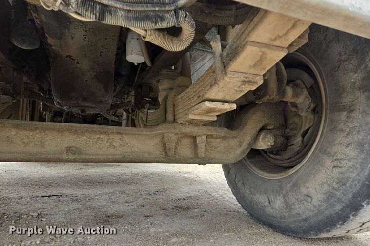 image for item DT7202 2000 International 5000 ready mix truck