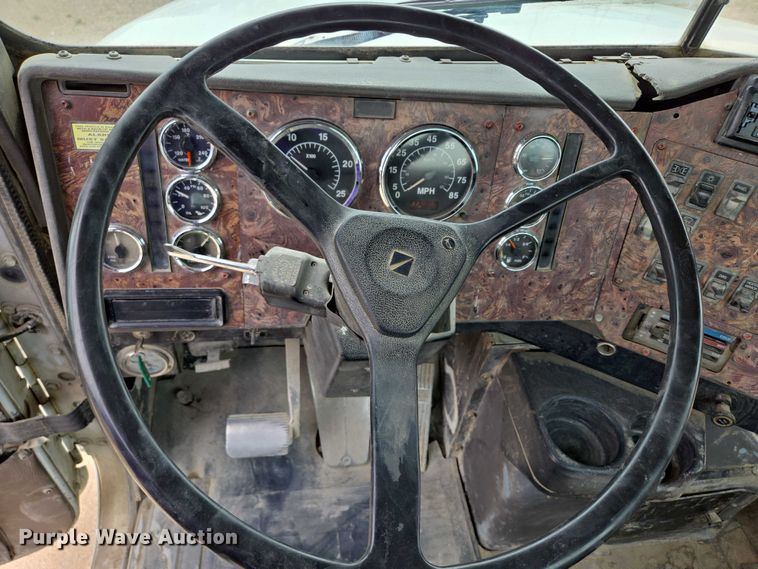 image for item DT7202 2000 International 5000 ready mix truck