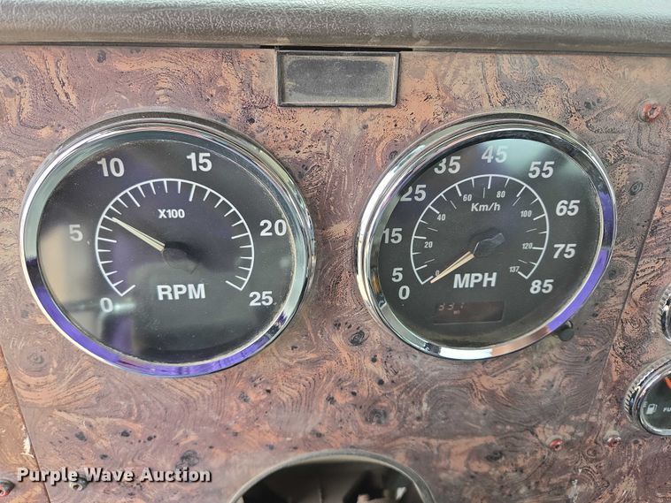 image for item DT7202 2000 International 5000 ready mix truck