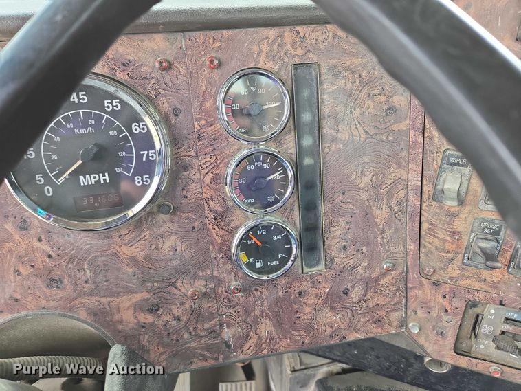 image for item DT7202 2000 International 5000 ready mix truck