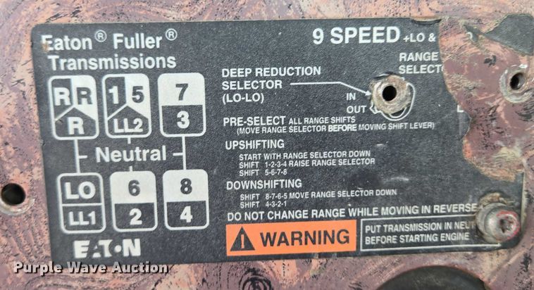 image for item DT7202 2000 International 5000 ready mix truck