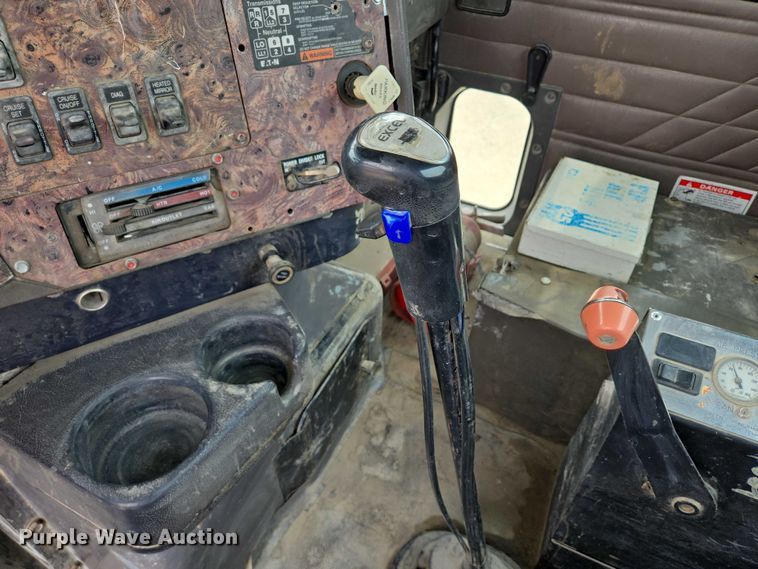 image for item DT7202 2000 International 5000 ready mix truck