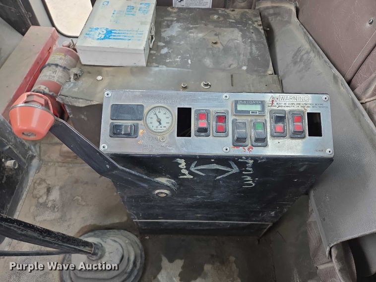 image for item DT7202 2000 International 5000 ready mix truck