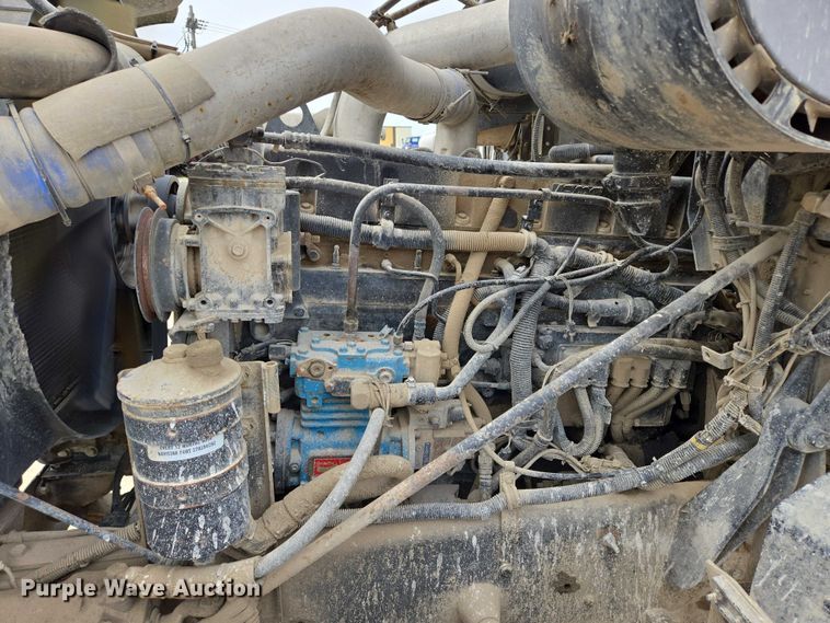 image for item DT7202 2000 International 5000 ready mix truck