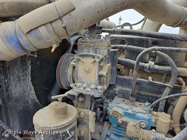 image for item DT7202 2000 International 5000 ready mix truck