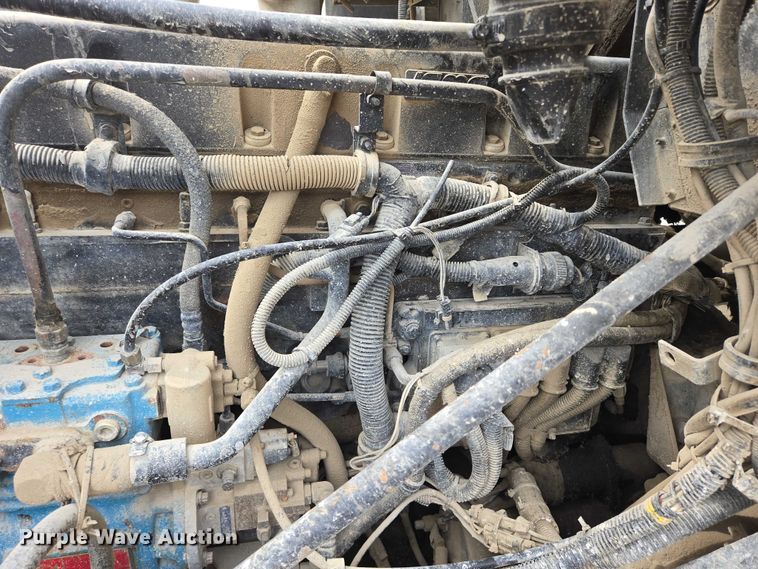 image for item DT7202 2000 International 5000 ready mix truck