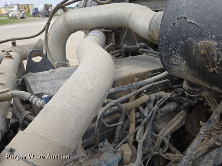 image for item DT7202 2000 International 5000 ready mix truck