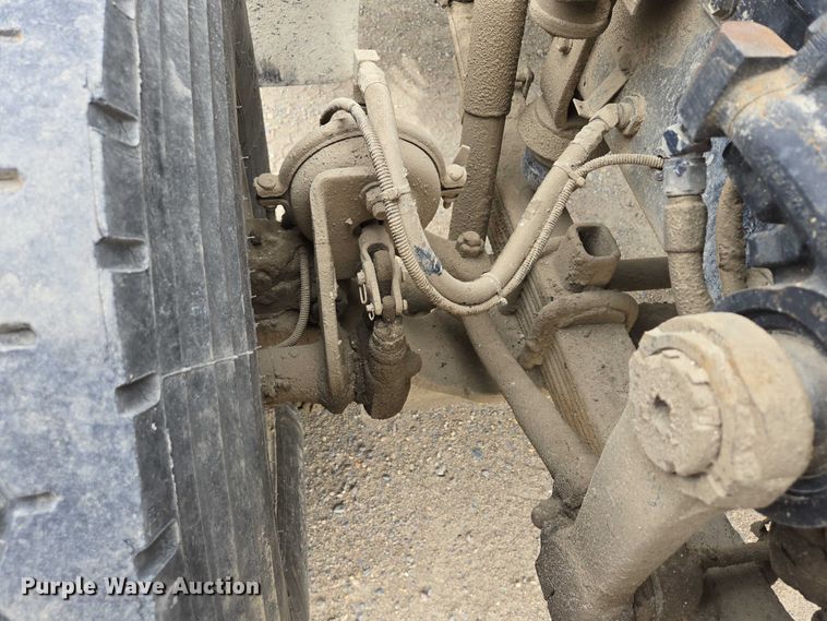 image for item DT7202 2000 International 5000 ready mix truck