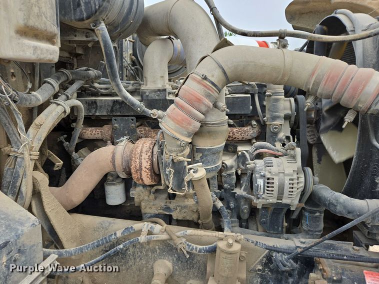 image for item DT7202 2000 International 5000 ready mix truck