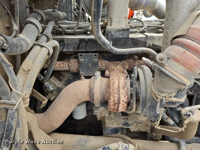 image for item DT7202 2000 International 5000 ready mix truck