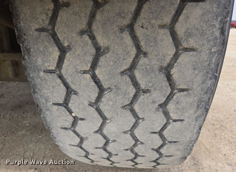 image for item DT7202 2000 International 5000 ready mix truck