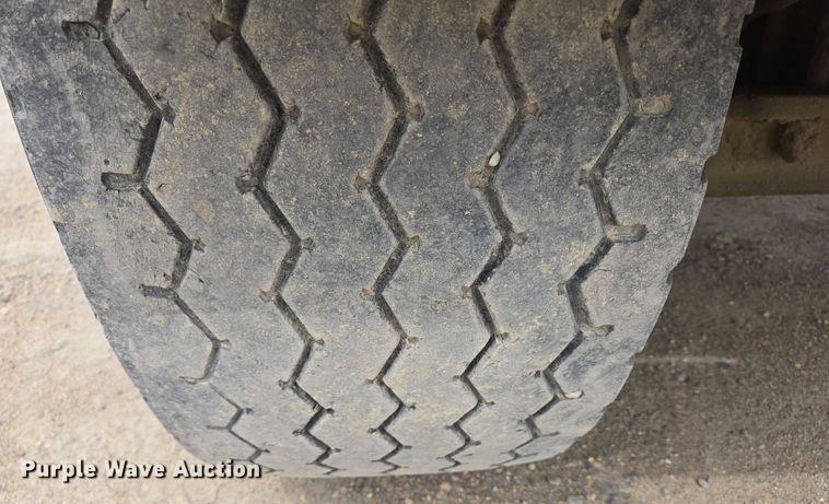 image for item DT7202 2000 International 5000 ready mix truck