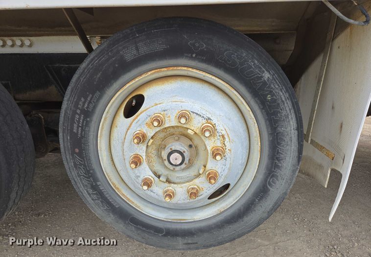 image for item DT7202 2000 International 5000 ready mix truck