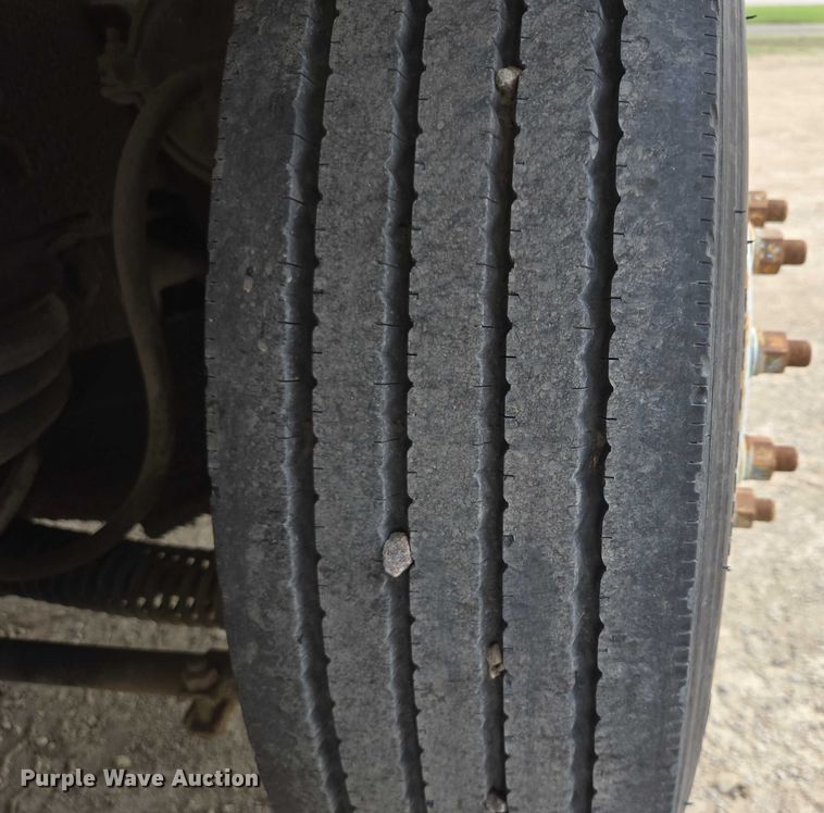 image for item DT7202 2000 International 5000 ready mix truck