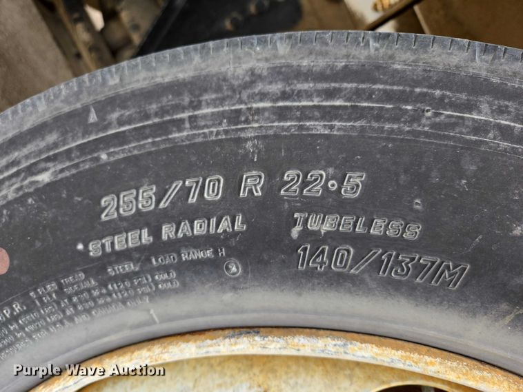 image for item DT7202 2000 International 5000 ready mix truck