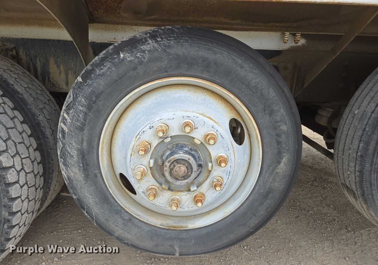 image for item DT7202 2000 International 5000 ready mix truck