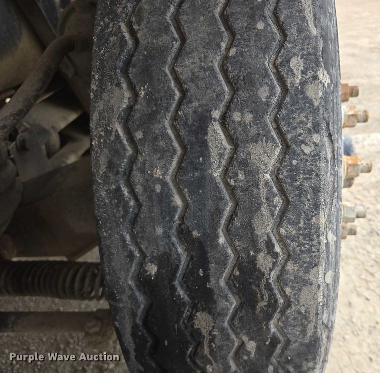 image for item DT7202 2000 International 5000 ready mix truck