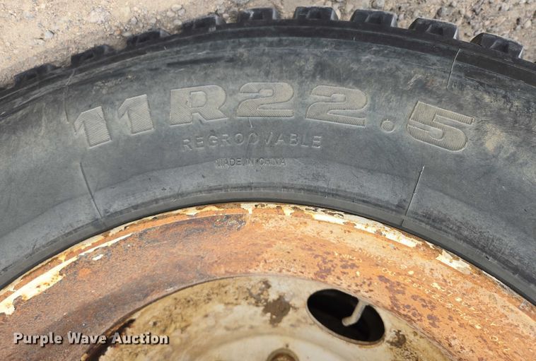 image for item DT7202 2000 International 5000 ready mix truck