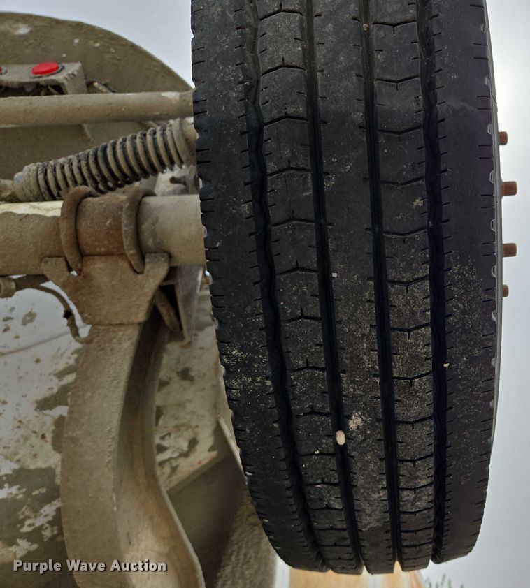 image for item DT7202 2000 International 5000 ready mix truck