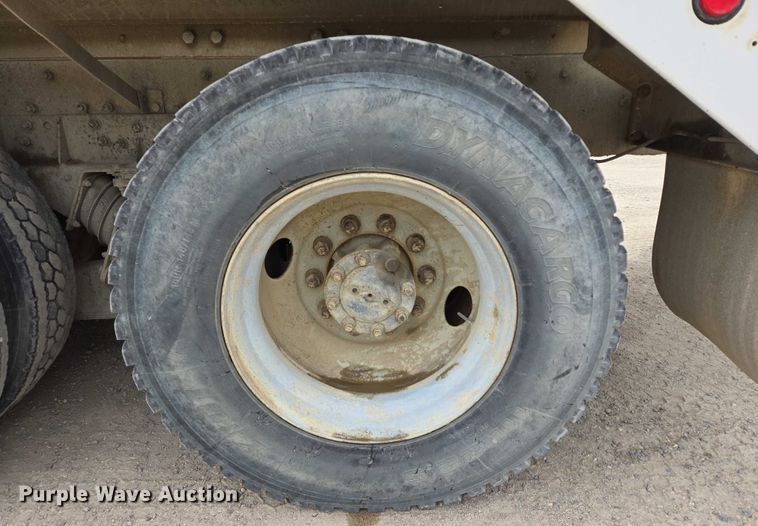 image for item DT7202 2000 International 5000 ready mix truck