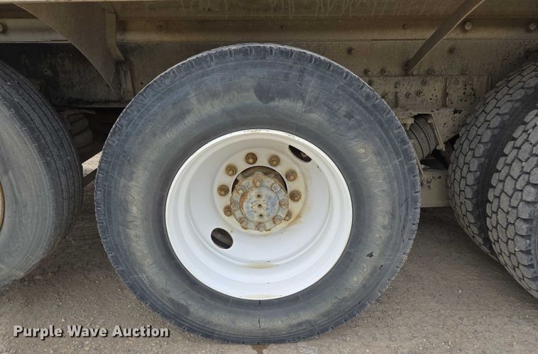 image for item DT7202 2000 International 5000 ready mix truck