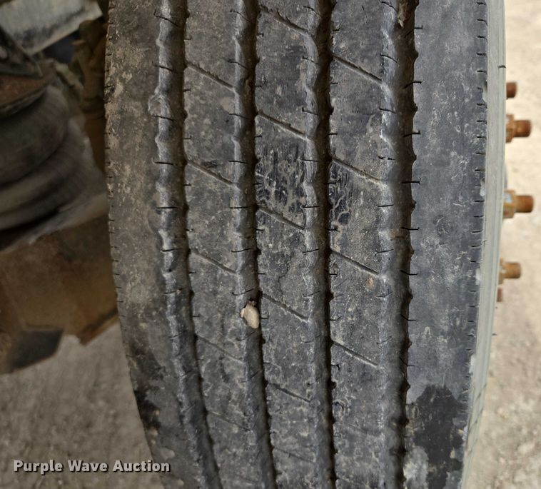 image for item DT7202 2000 International 5000 ready mix truck