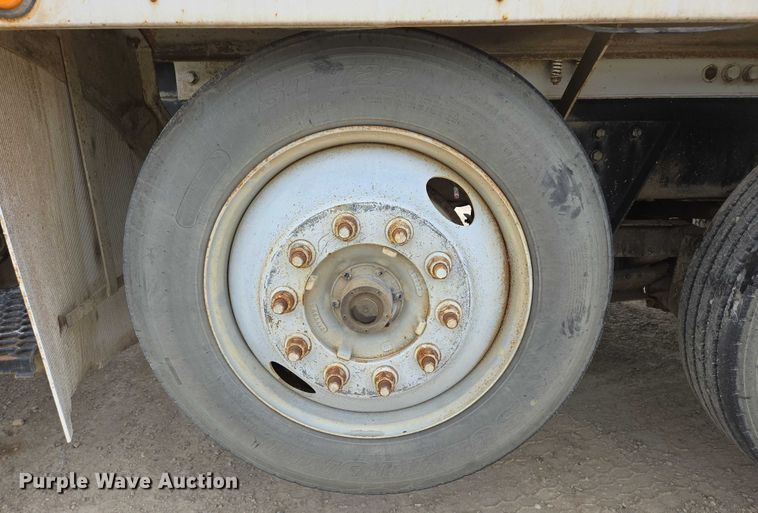 image for item DT7202 2000 International 5000 ready mix truck