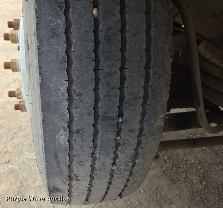 image for item DT7202 2000 International 5000 ready mix truck