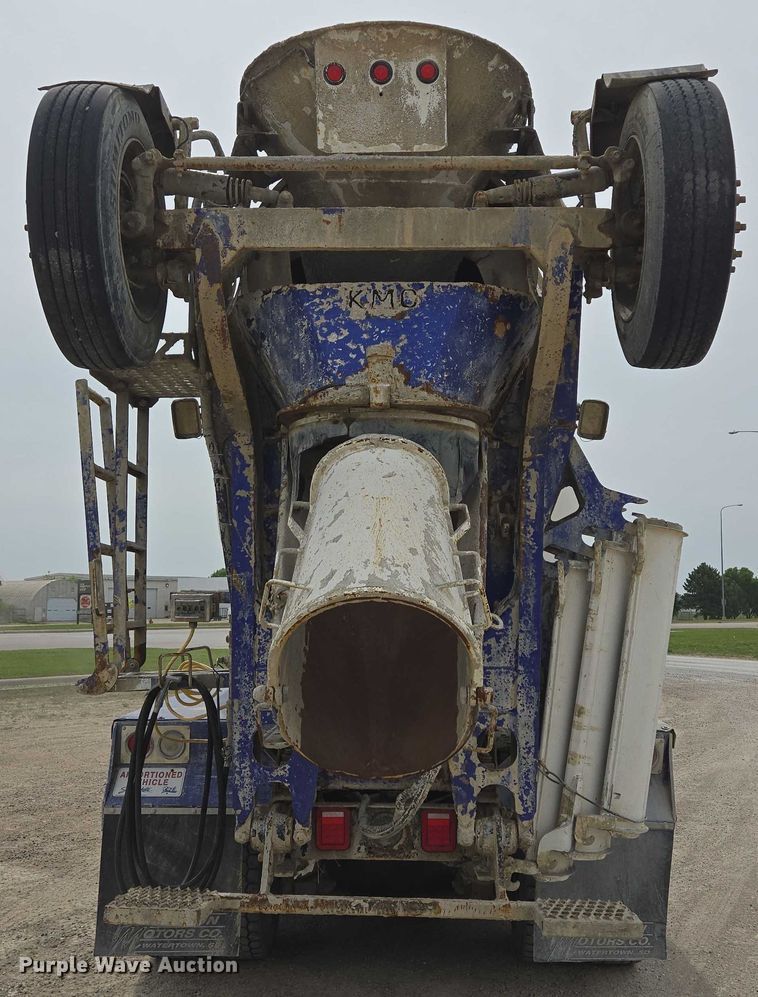 image for item DT7203 2004 Sterling LT9500 ready mix truck