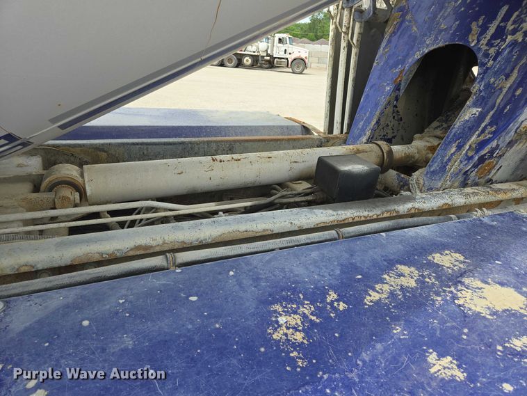 image for item DT7203 2004 Sterling LT9500 ready mix truck