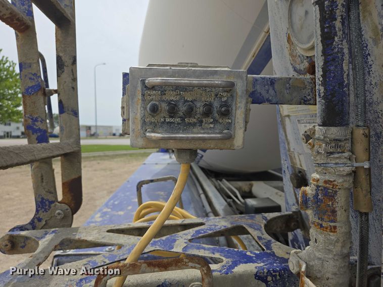 image for item DT7203 2004 Sterling LT9500 ready mix truck