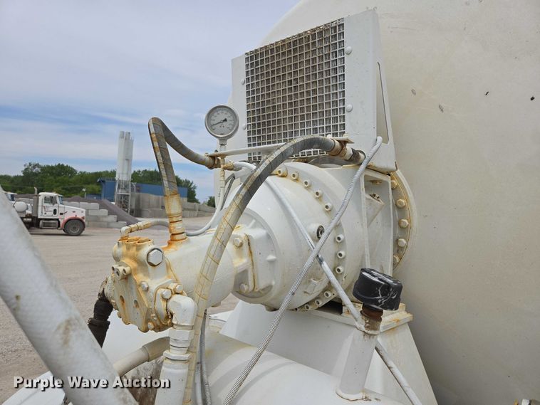 image for item DT7204 2004 Kenworth W900 ready mix truck