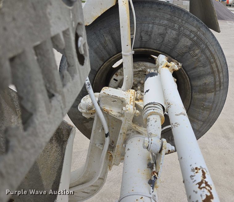 image for item DT7204 2004 Kenworth W900 ready mix truck