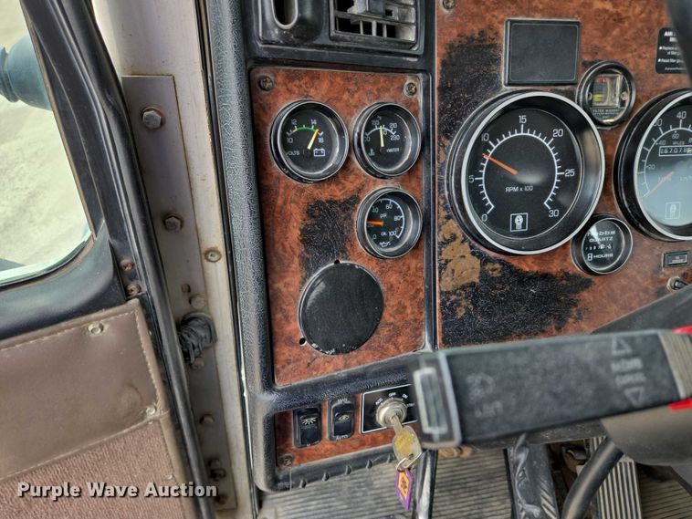 image for item DT7204 2004 Kenworth W900 ready mix truck