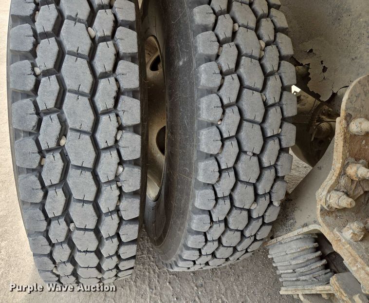 image for item DT7204 2004 Kenworth W900 ready mix truck