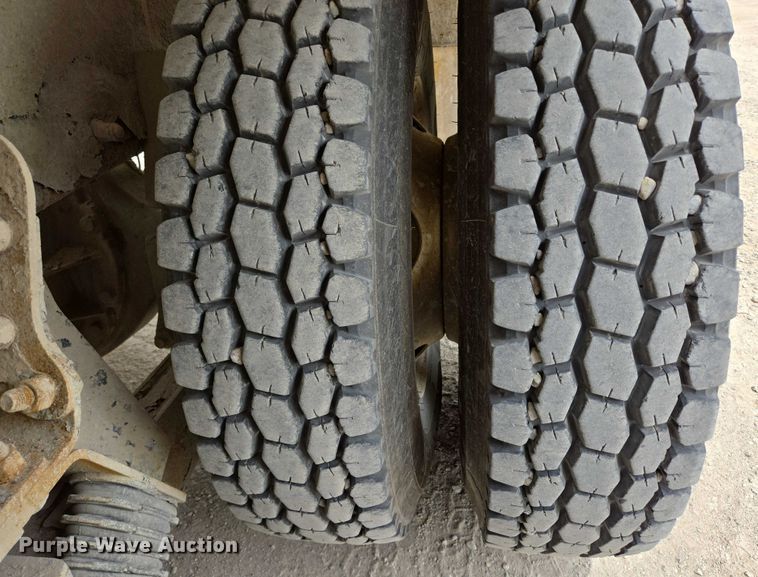 image for item DT7204 2004 Kenworth W900 ready mix truck