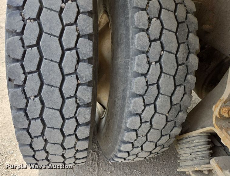 image for item DT7204 2004 Kenworth W900 ready mix truck