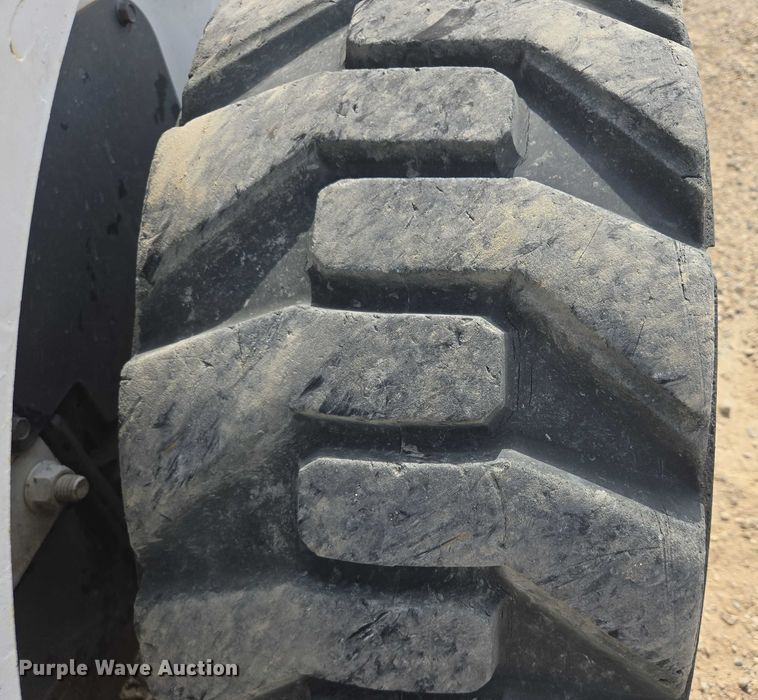 image for item DT7209 2011 Bobcat S650 skid steer loader