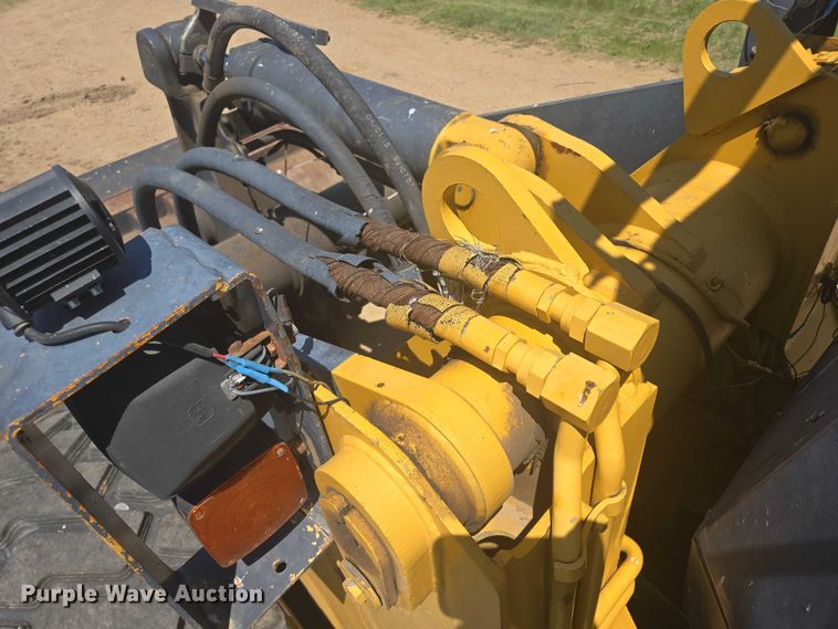 image for item DT7212 1996 John Deere 544G wheel loader