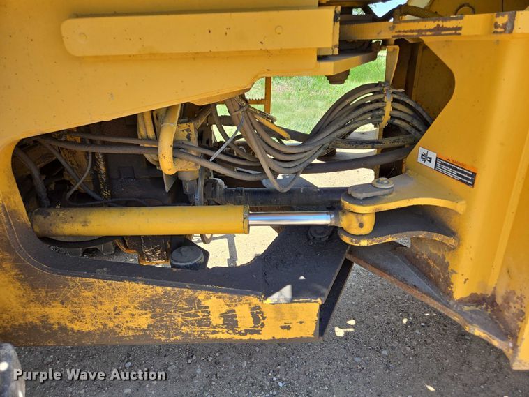 image for item DT7212 1996 John Deere 544G wheel loader