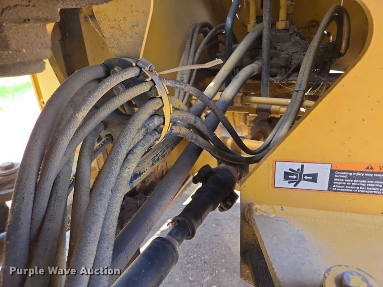 image for item DT7212 1996 John Deere 544G wheel loader