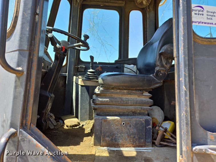 image for item DT7212 1996 John Deere 544G wheel loader