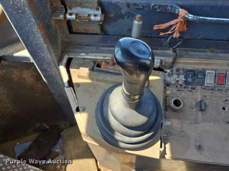 image for item DT7212 1996 John Deere 544G wheel loader