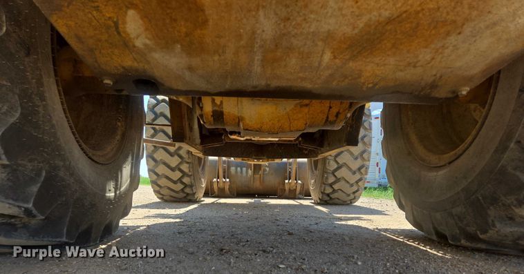 image for item DT7212 1996 John Deere 544G wheel loader