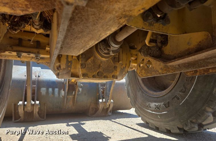 image for item DT7212 1996 John Deere 544G wheel loader