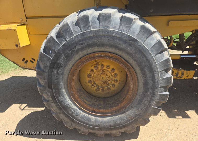 image for item DT7212 1996 John Deere 544G wheel loader