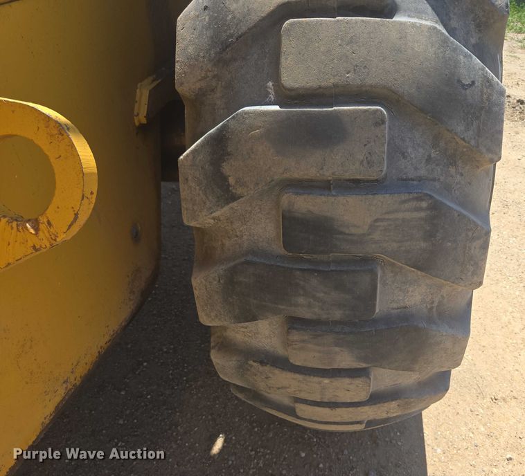 image for item DT7212 1996 John Deere 544G wheel loader