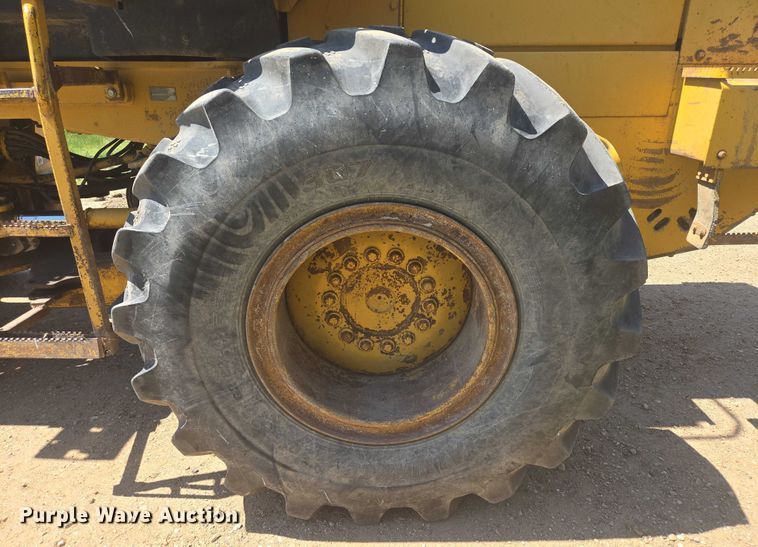 image for item DT7212 1996 John Deere 544G wheel loader