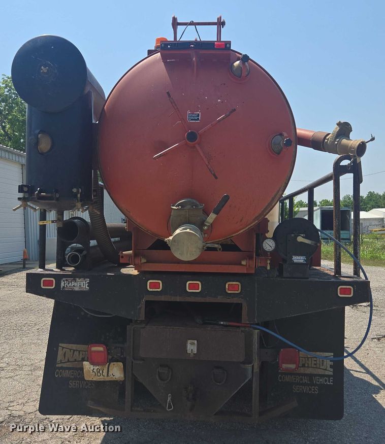 image for item DU7791 2010 Ford F750 vacuum truck