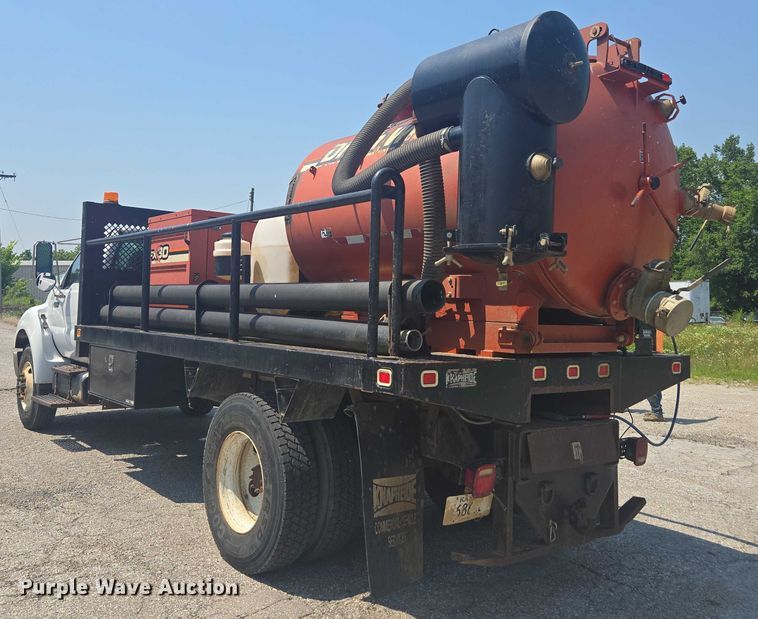 image for item DU7791 2010 Ford F750 vacuum truck